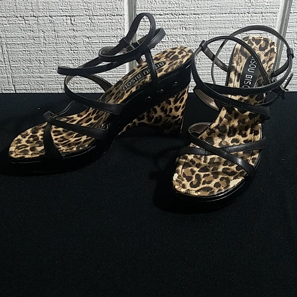 💥3/$15💥 Bisou Bisou | Leopard Wedge Heels